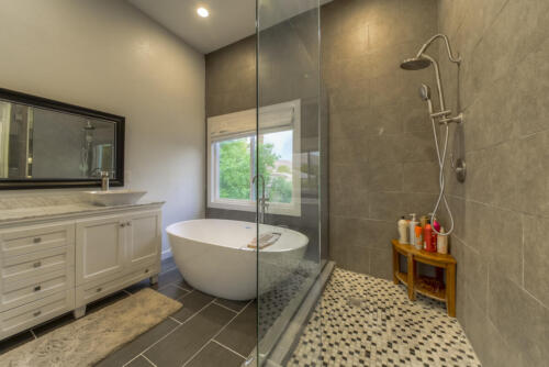 16 2nd flr master bathroom_MLS