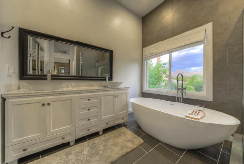 17 2nd flr master bathroom_MLS