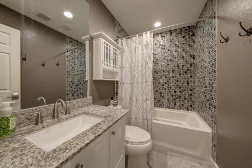 21 2nd flr bathroom_MLS