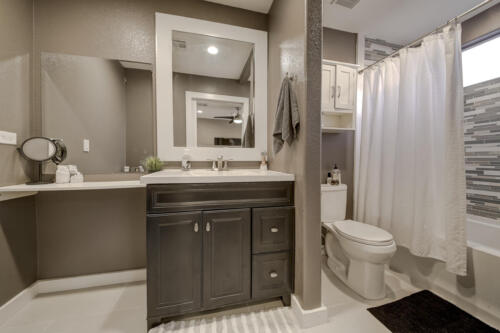 22 2nd flr bathroom_MLS